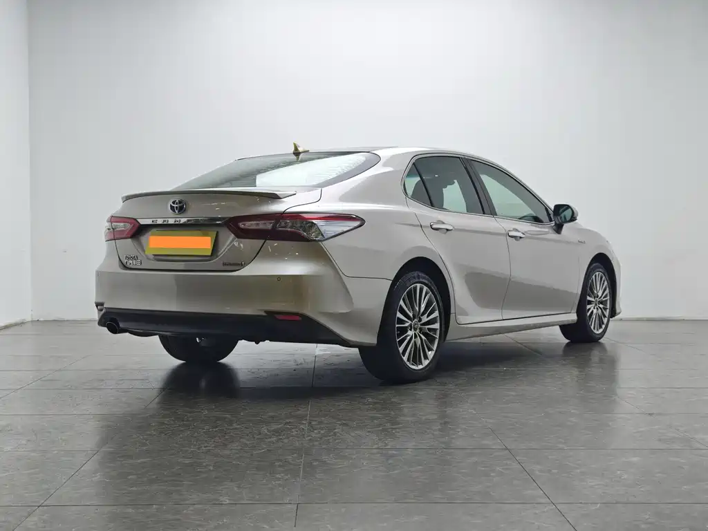 Toyota Camry — миниатюра 3