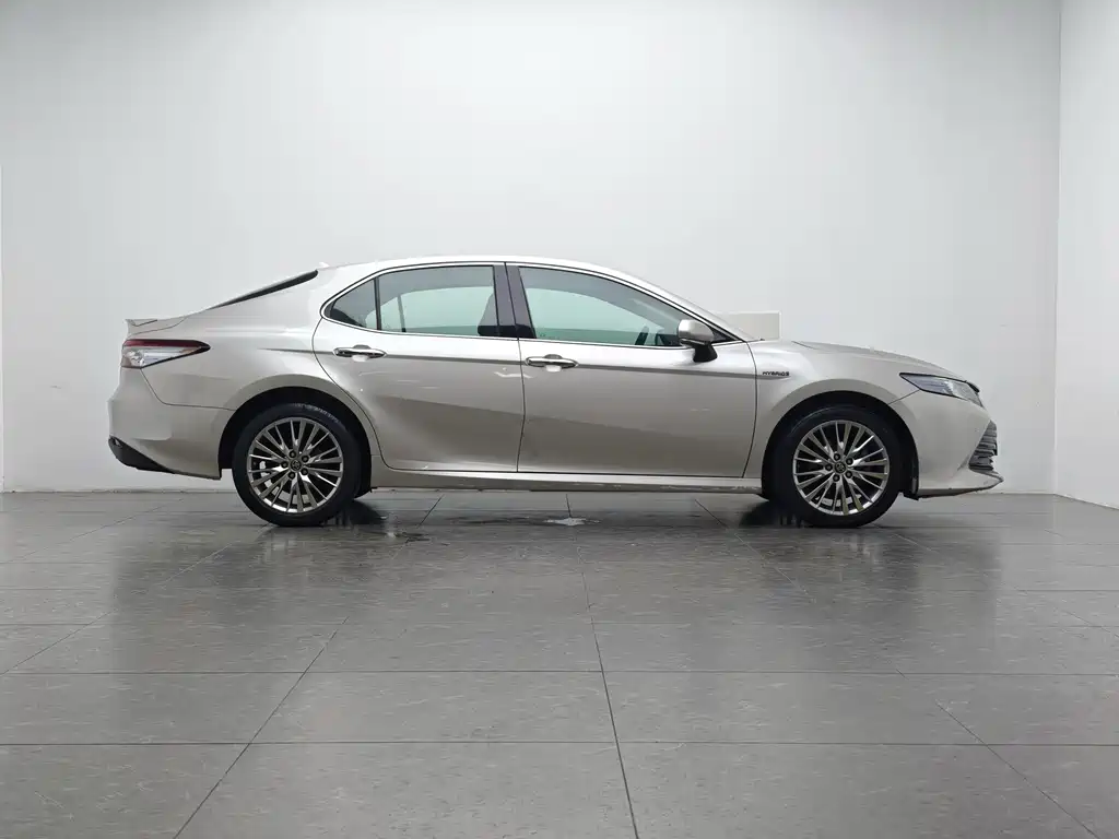 Toyota Camry — миниатюра 11