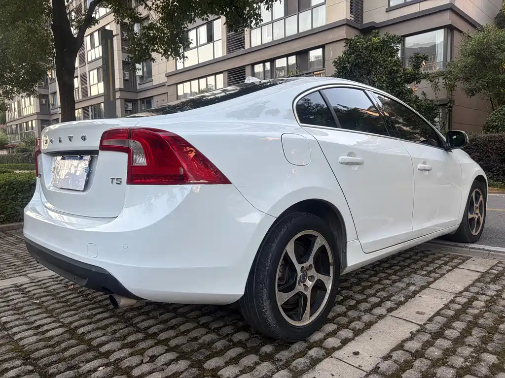 Volvo S60 (Import) — миниатюра 6