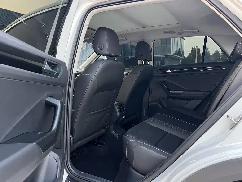 Volkswagen T-Roc — миниатюра 9