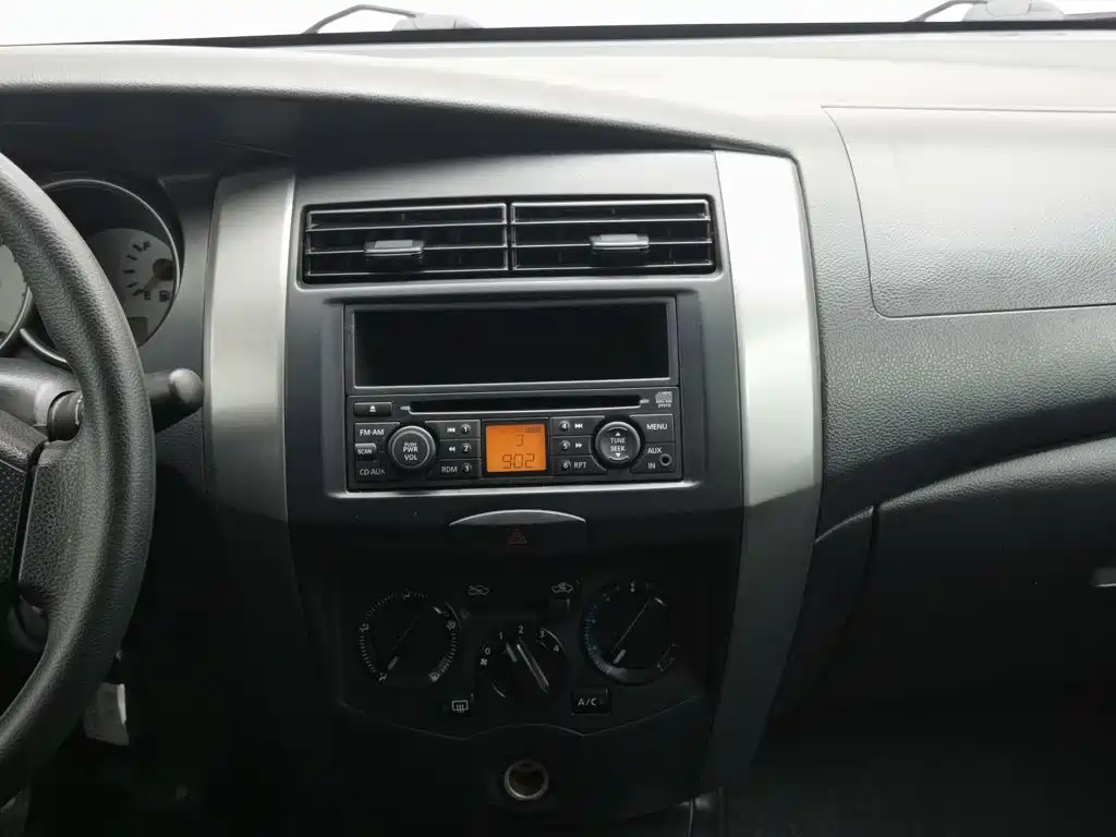 Nissan Livina — миниатюра 12
