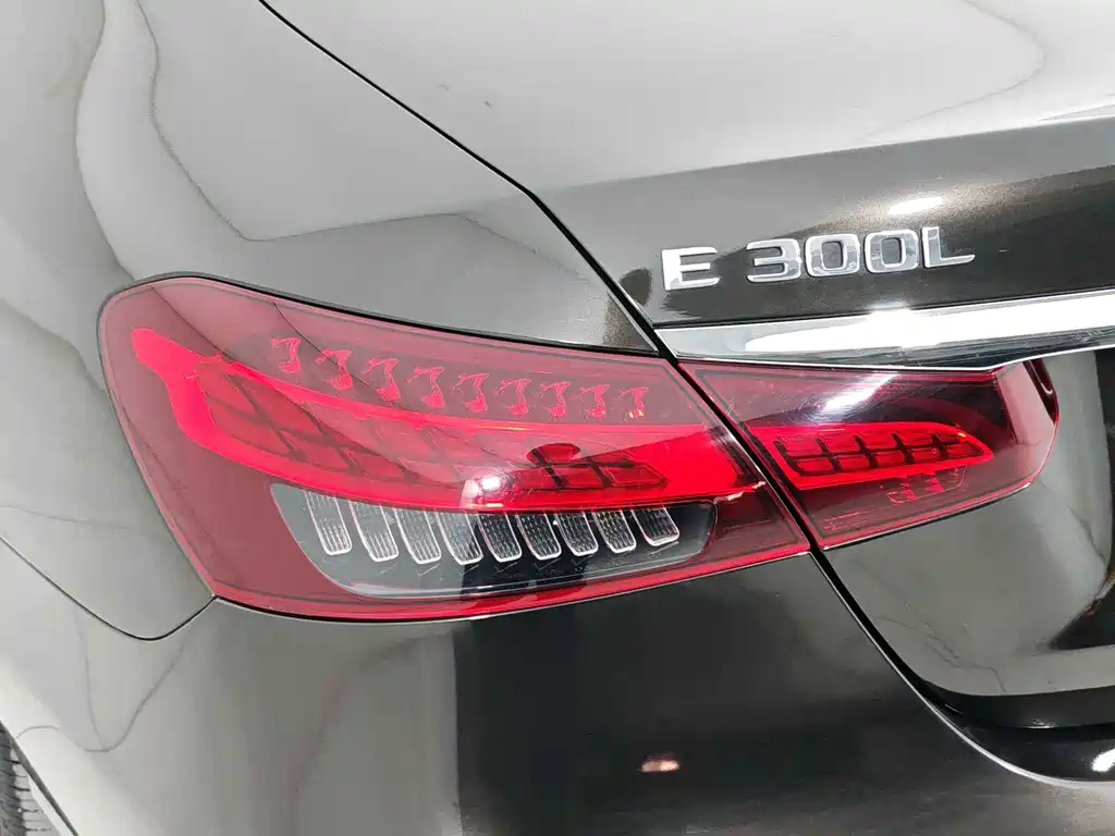 Mercedes-Benz E-Class — миниатюра 19