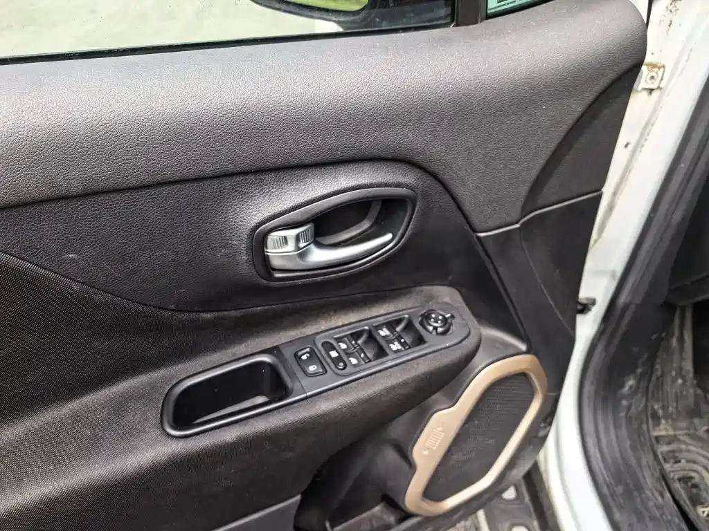 Jeep Renegade — миниатюра 5