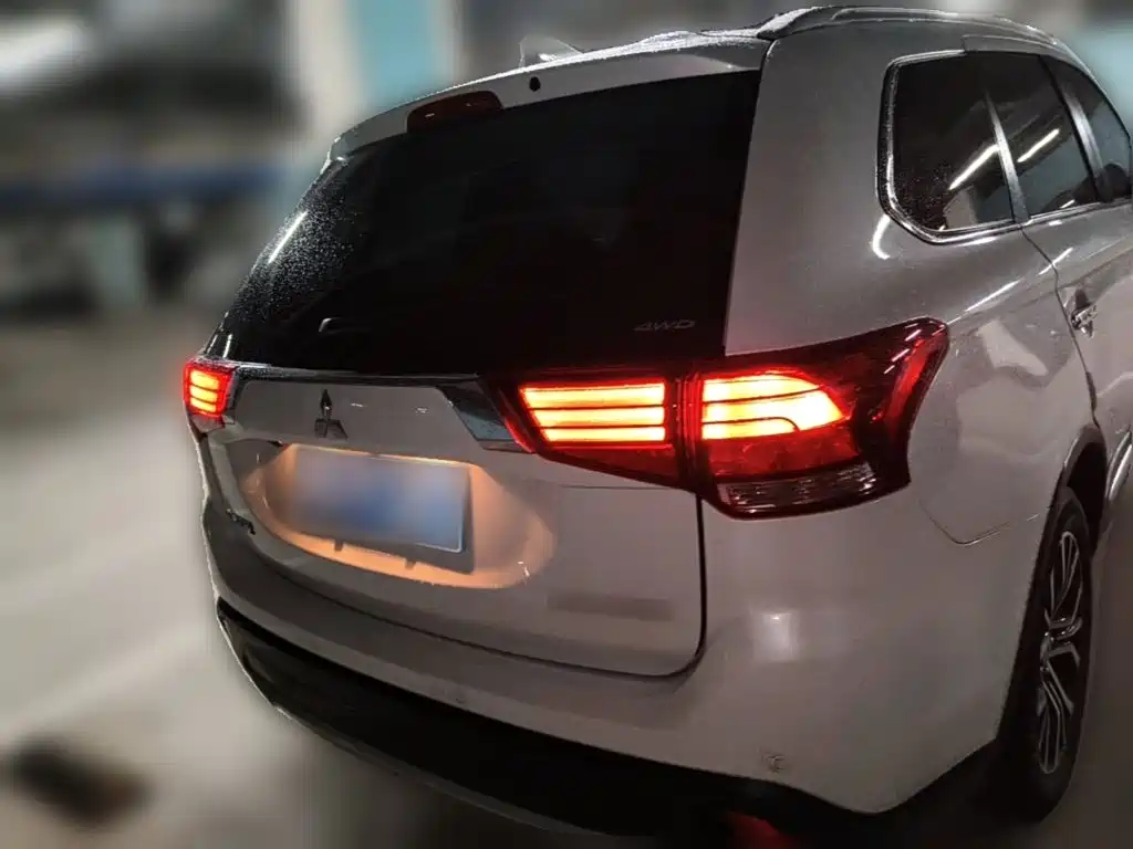 Mitsubishi Outlander — миниатюра 8