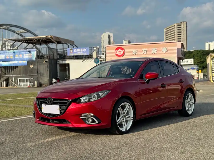 Mazda 3 фото 1
