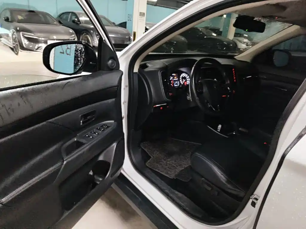 Mitsubishi Outlander — миниатюра 21