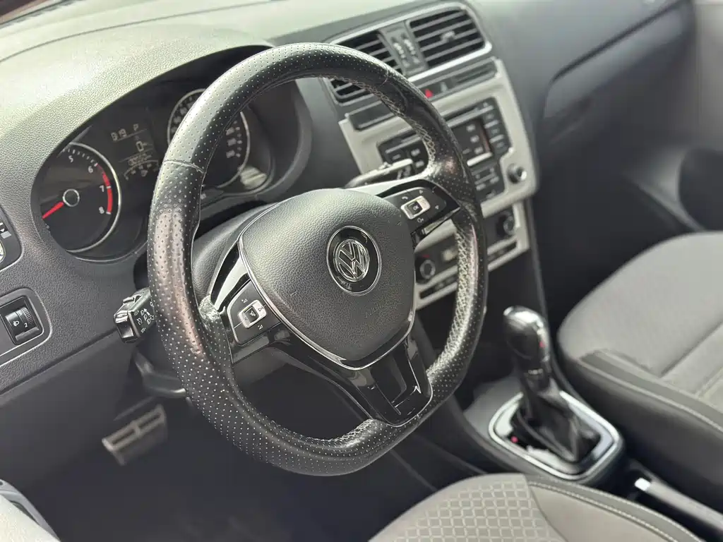 Volkswagen Polo — миниатюра 7