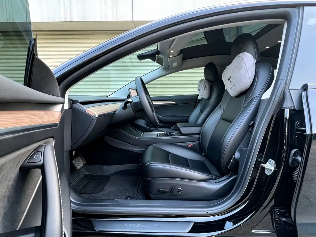 Tesla Model 3 — миниатюра 4