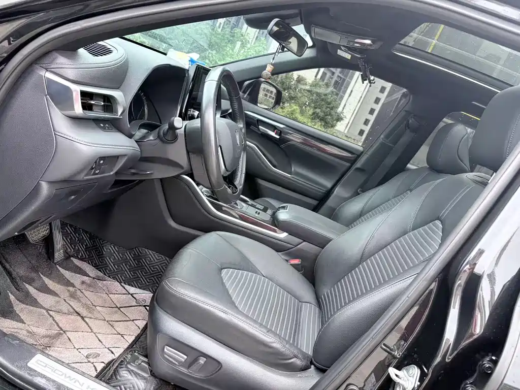 Toyota Crown Kluger — миниатюра 5