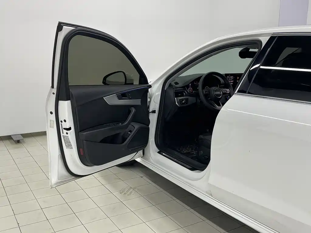 Audi A4L 2023 40 TFSI Luxury