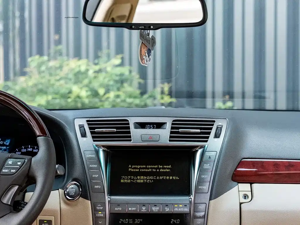 Lexus LS — миниатюра 9