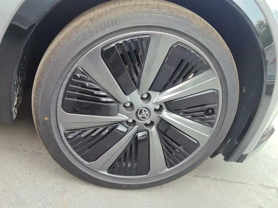 Toyota bZ5 2025 550 PRO