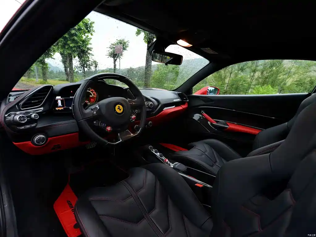 FERRARI 488