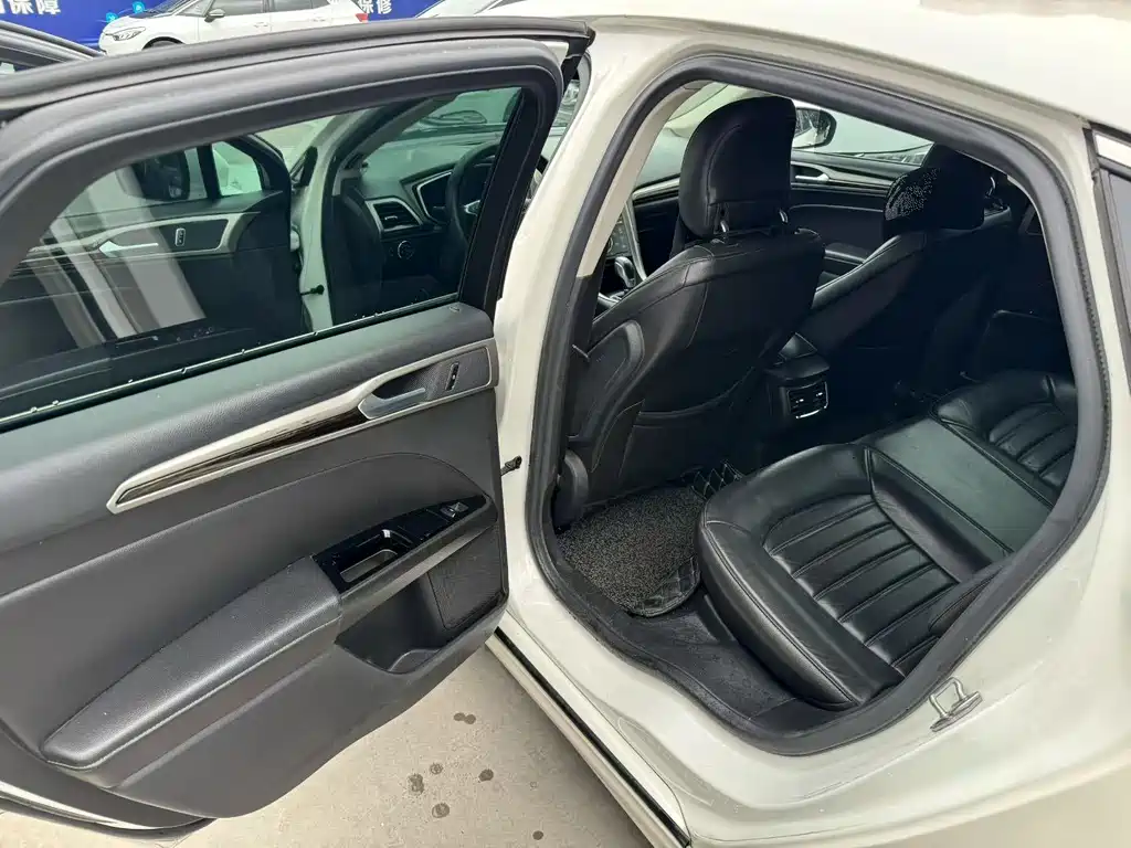 Ford Mondeo — миниатюра 7