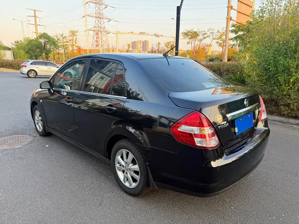 Nissan Tiida — миниатюра 4