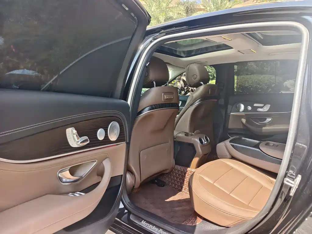 Mercedes-Benz E-Class — миниатюра 10