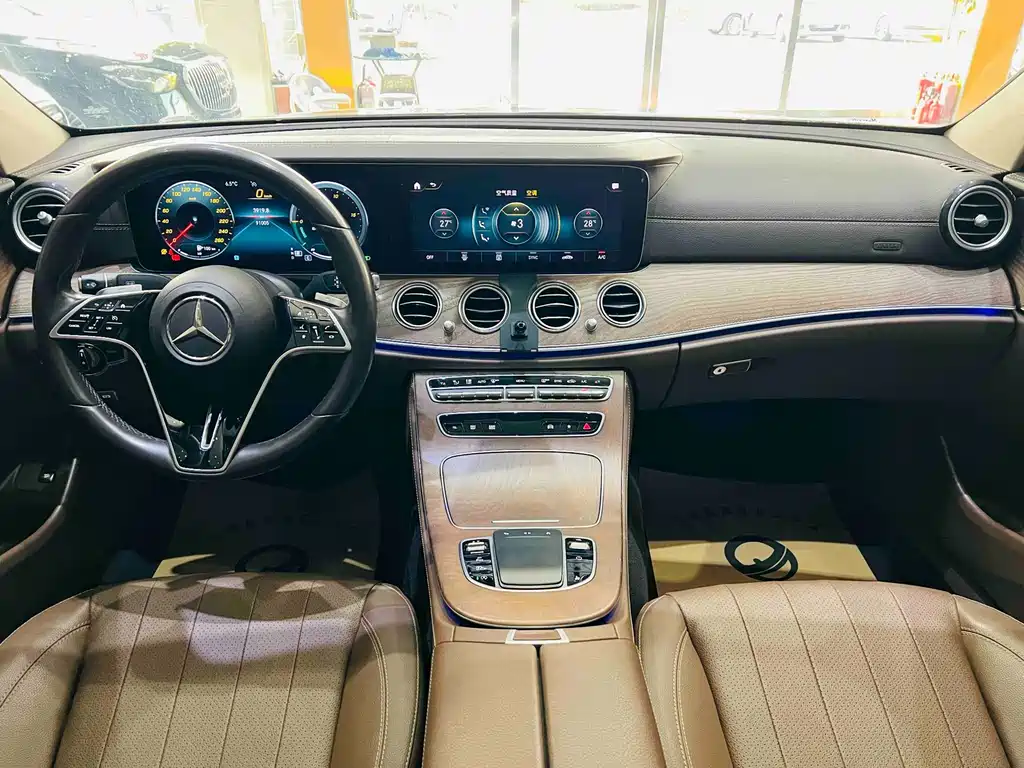 MERCEDES-BENZ E CLASS