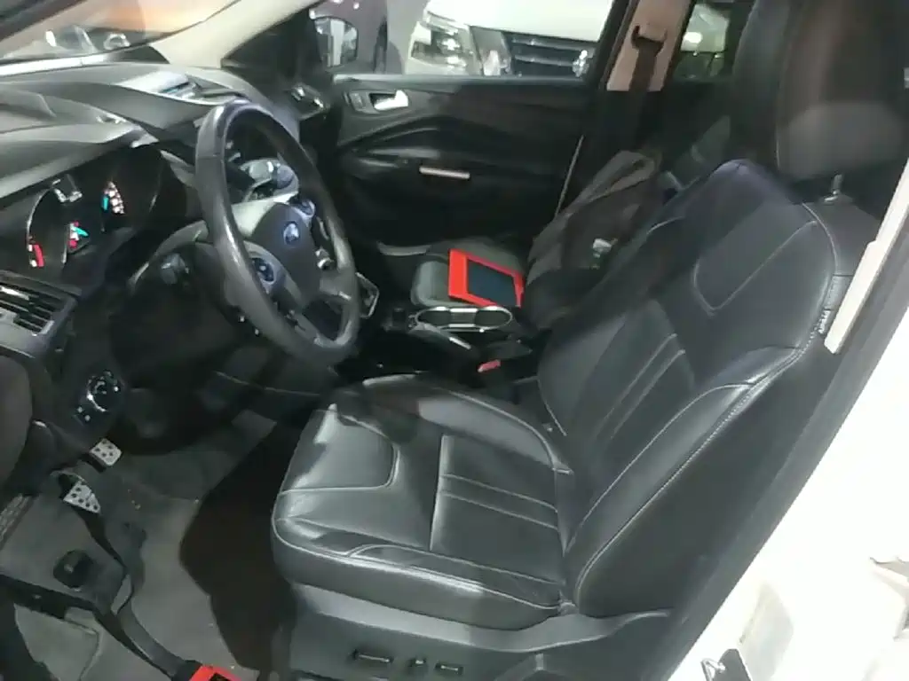 Ford Kuga — миниатюра 15