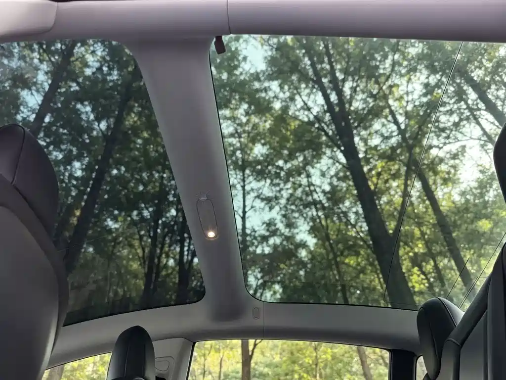 Tesla Model 3 — миниатюра 18