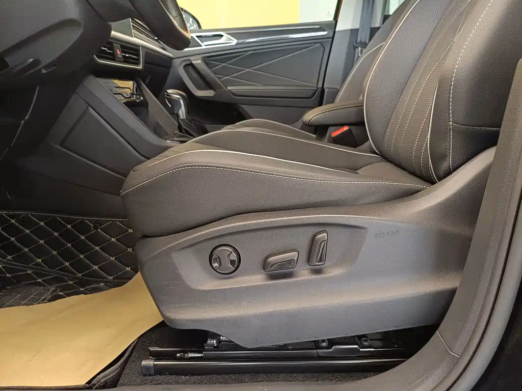 Volkswagen Tiguan L — миниатюра 10