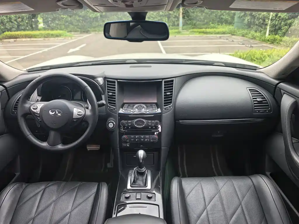 Infiniti QX70 — миниатюра 12