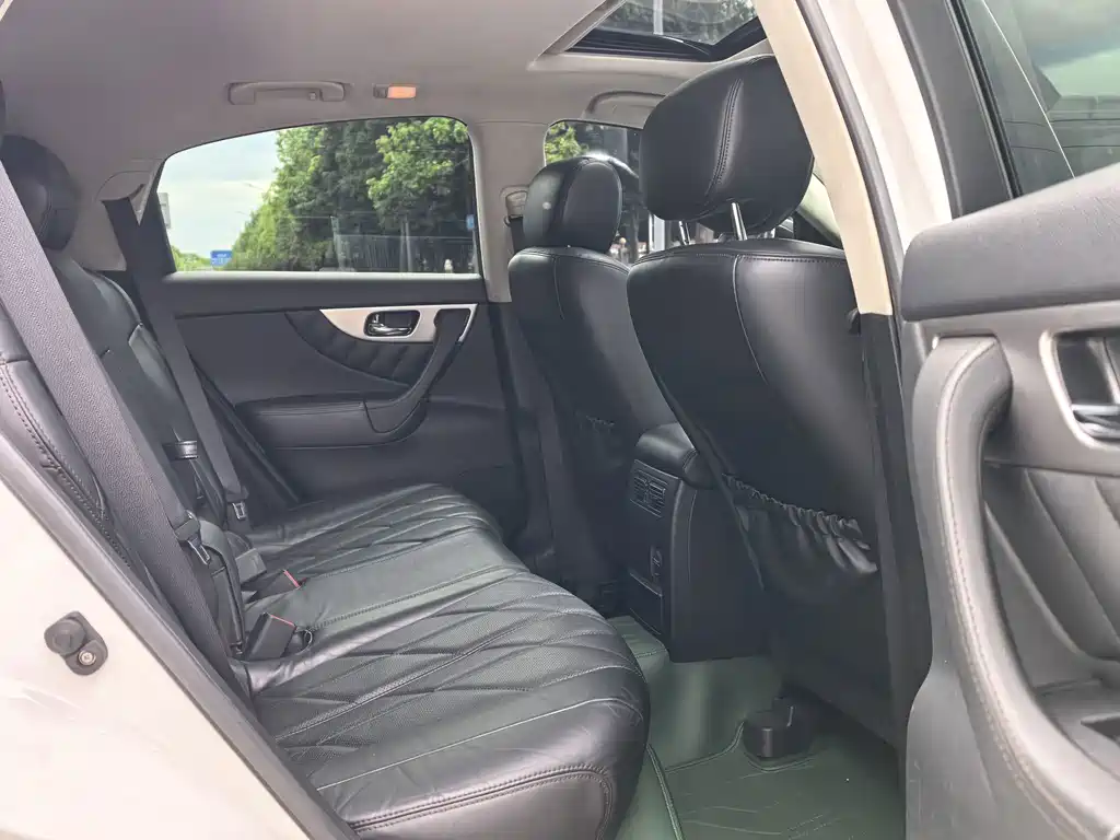 Infiniti QX70 — миниатюра 16