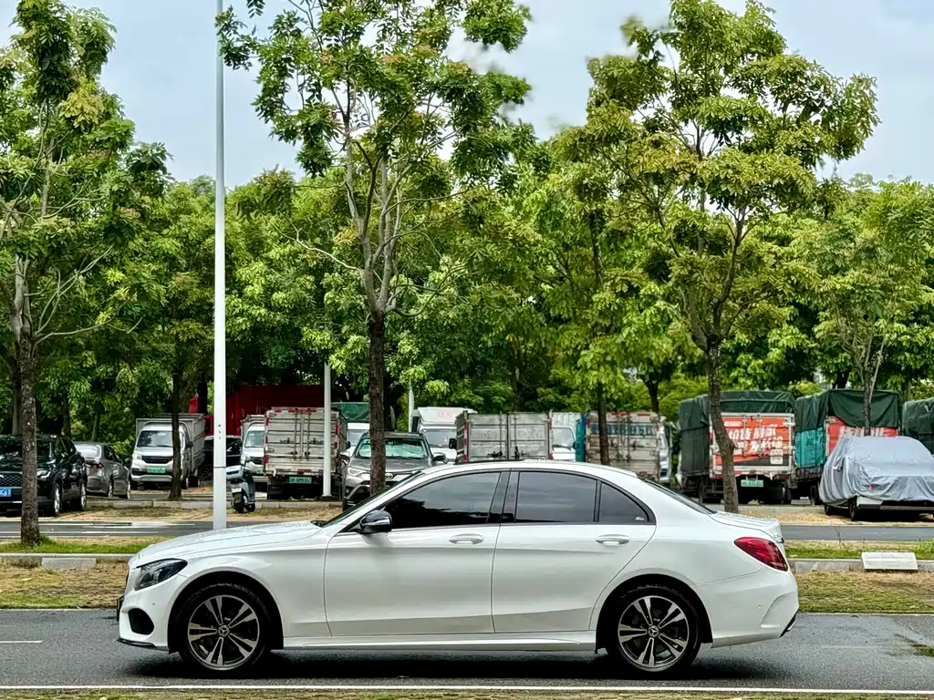 Mercedes-Benz C-Class — миниатюра 5
