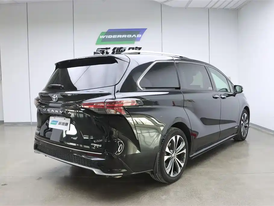 Toyota Granvia 2022 2.5L Luxury