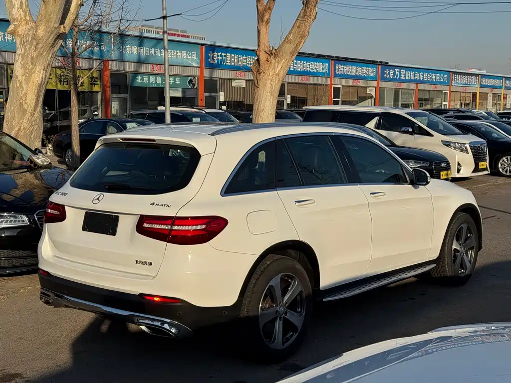 MERCEDES-BENZ GLC