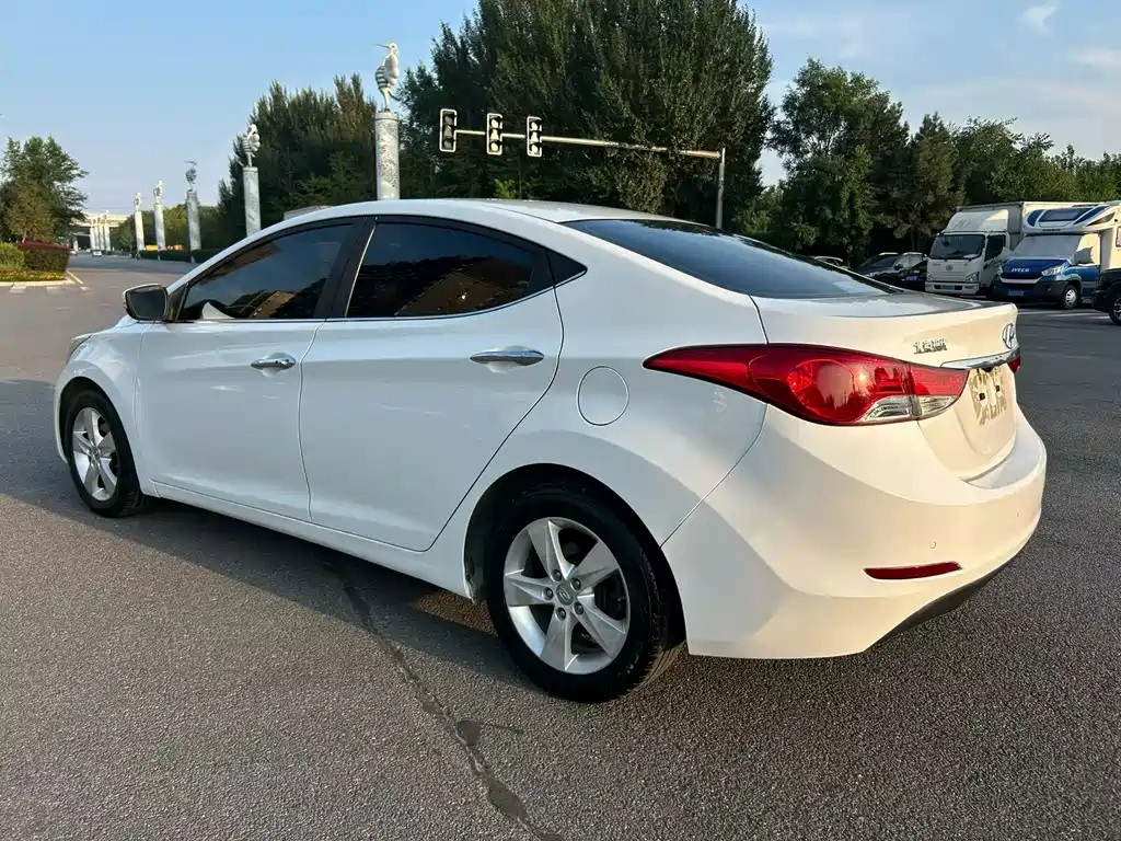 Hyundai Elantra Langdong — миниатюра 7
