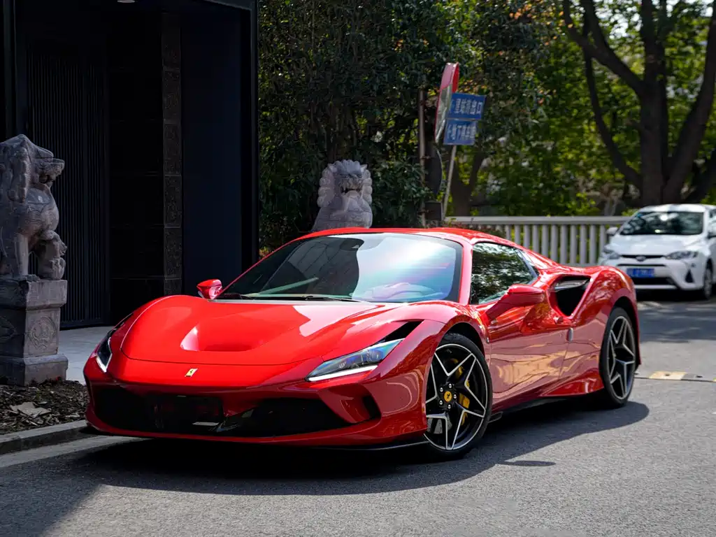 FERRARI F8