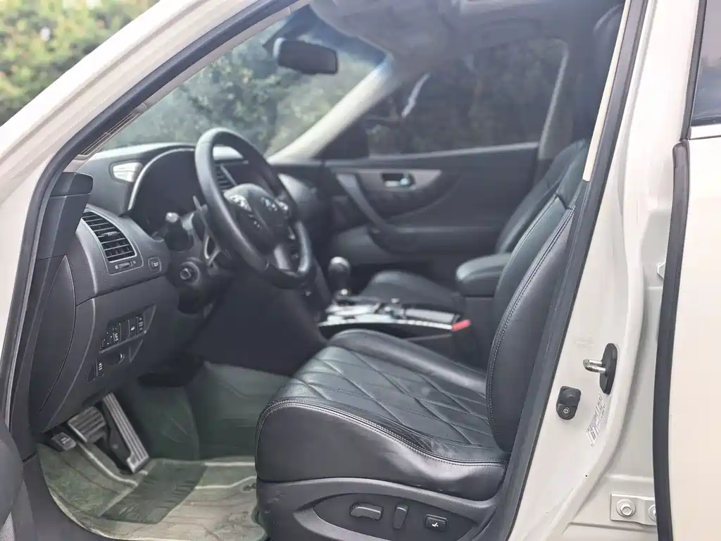 Infiniti QX70 — миниатюра 13