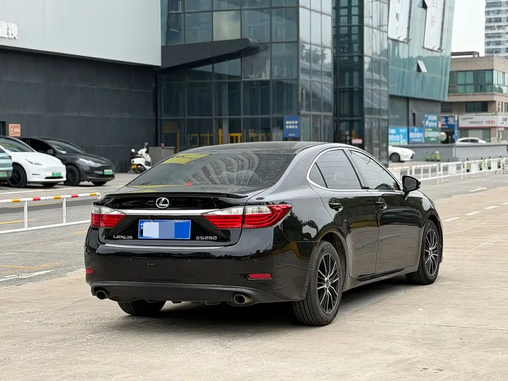 Lexus ES — миниатюра 6