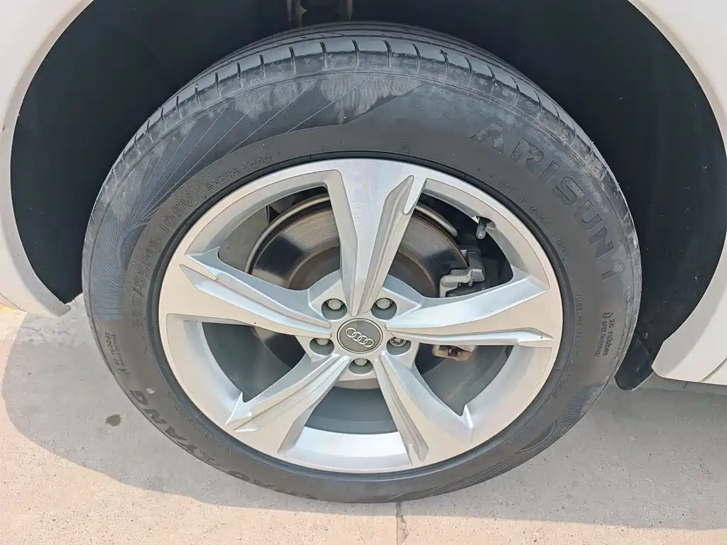 Audi Q5L 2018 40 TFSI V