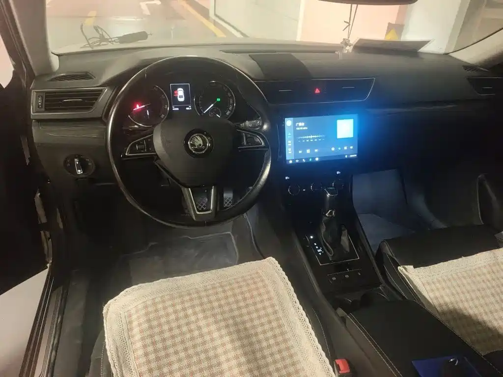Skoda Superb — миниатюра 5