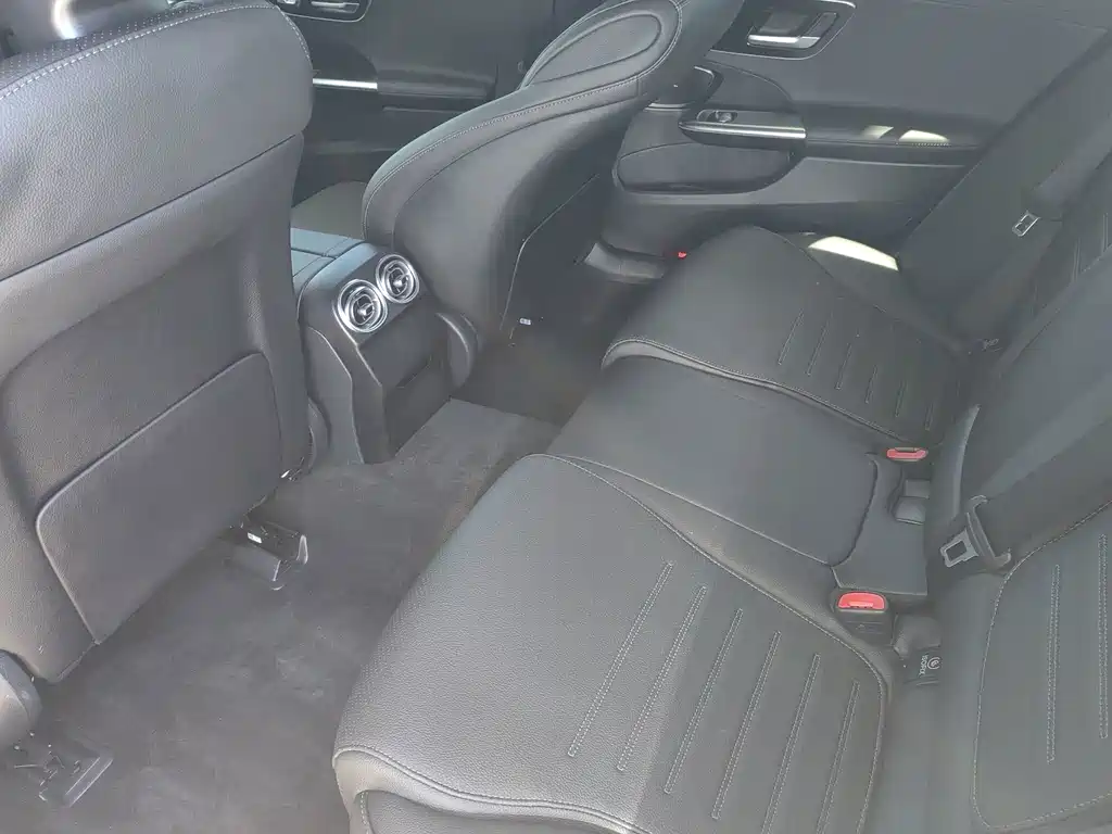 Mercedes-Benz C-Class — миниатюра 9