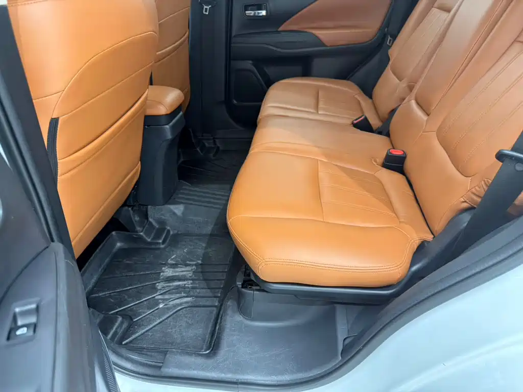 Mitsubishi Outlander — миниатюра 13