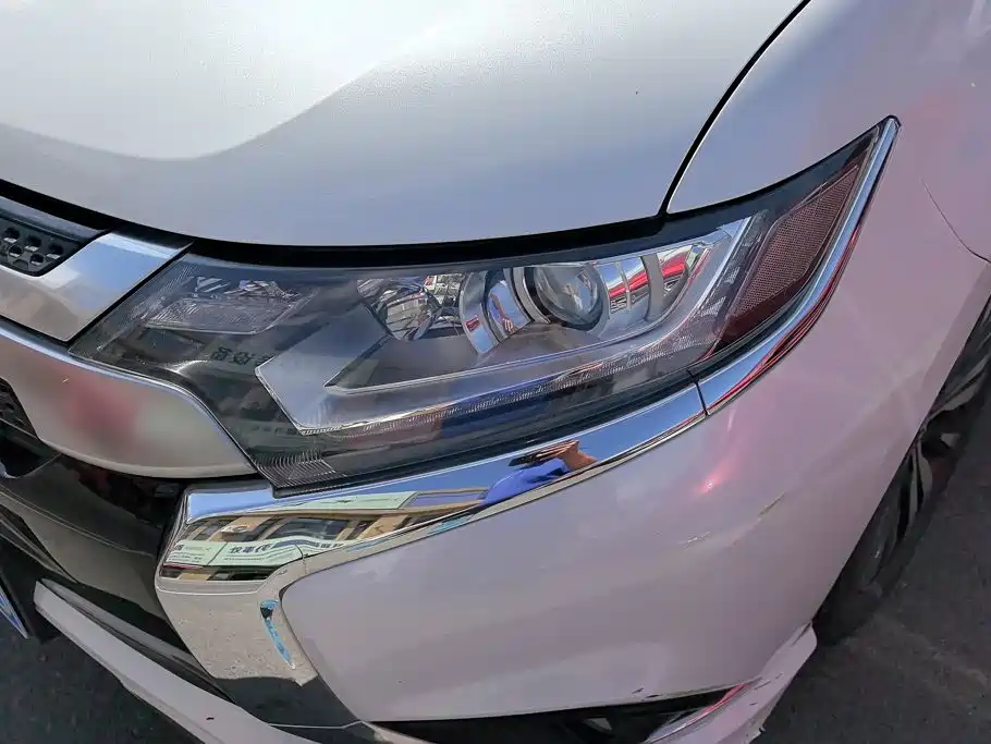 Mitsubishi Outlander — миниатюра 5