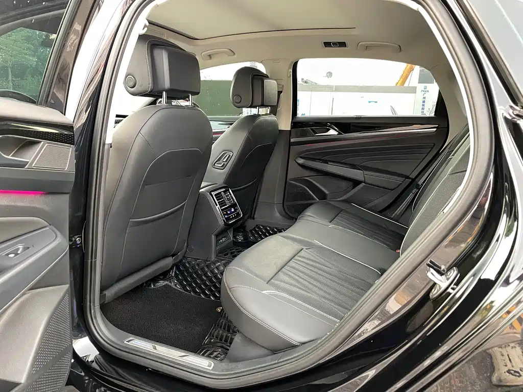 VOLKSWAGEN PASSAT NEW ENERGY