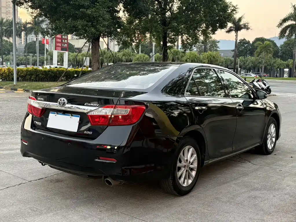 Toyota Camry — миниатюра 9