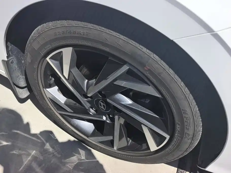 Hyundai Elantra — миниатюра 6