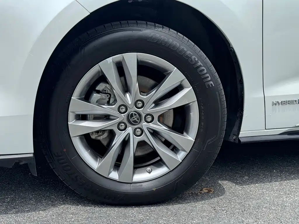 Toyota Sienna — миниатюра 20