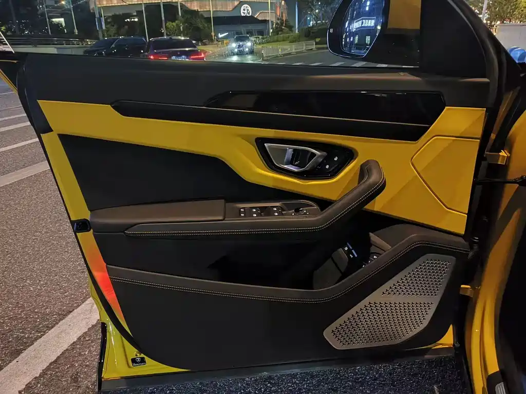 Lamborghini Urus SE — миниатюра 10