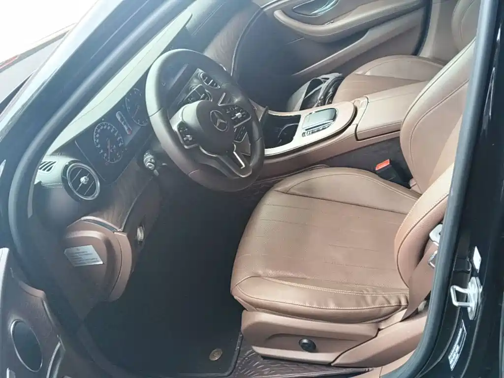 Mercedes-Benz E-Class — миниатюра 15