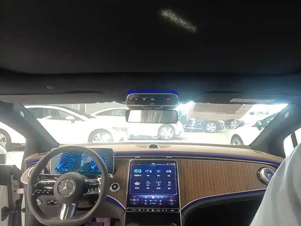 Mercedes-Benz EQE — миниатюра 23