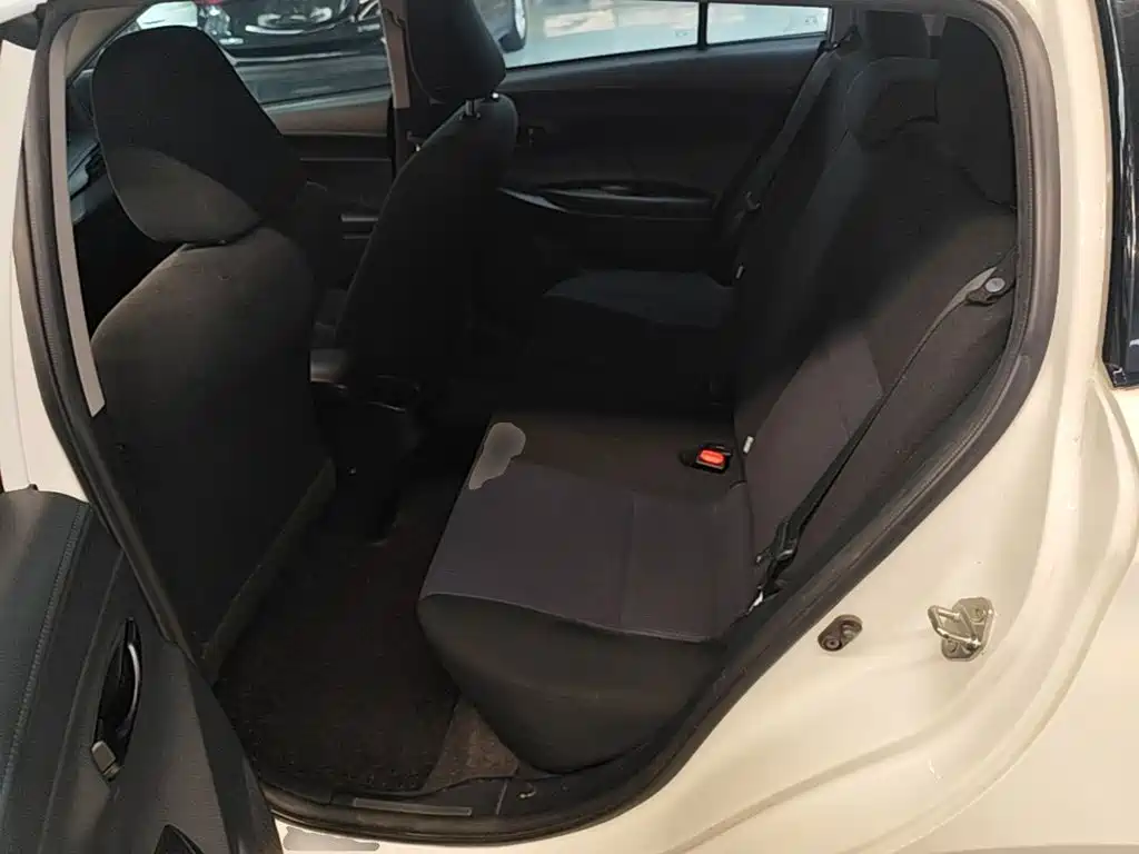 Toyota Yaris L — миниатюра 17