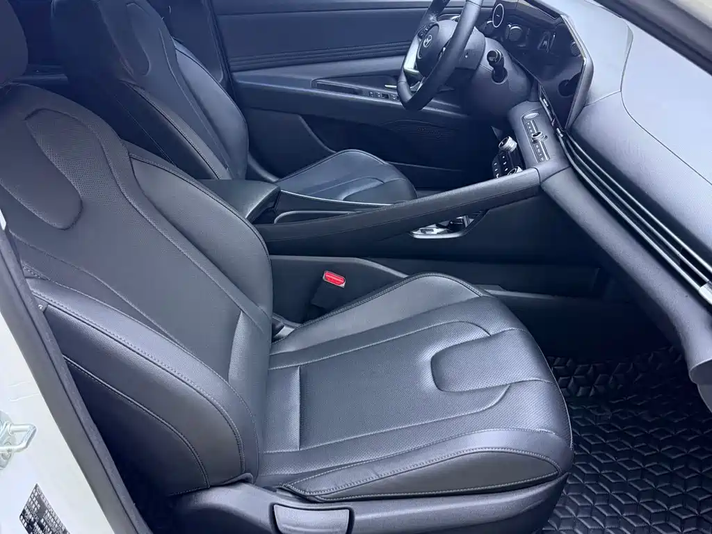 Hyundai Elantra — миниатюра 11