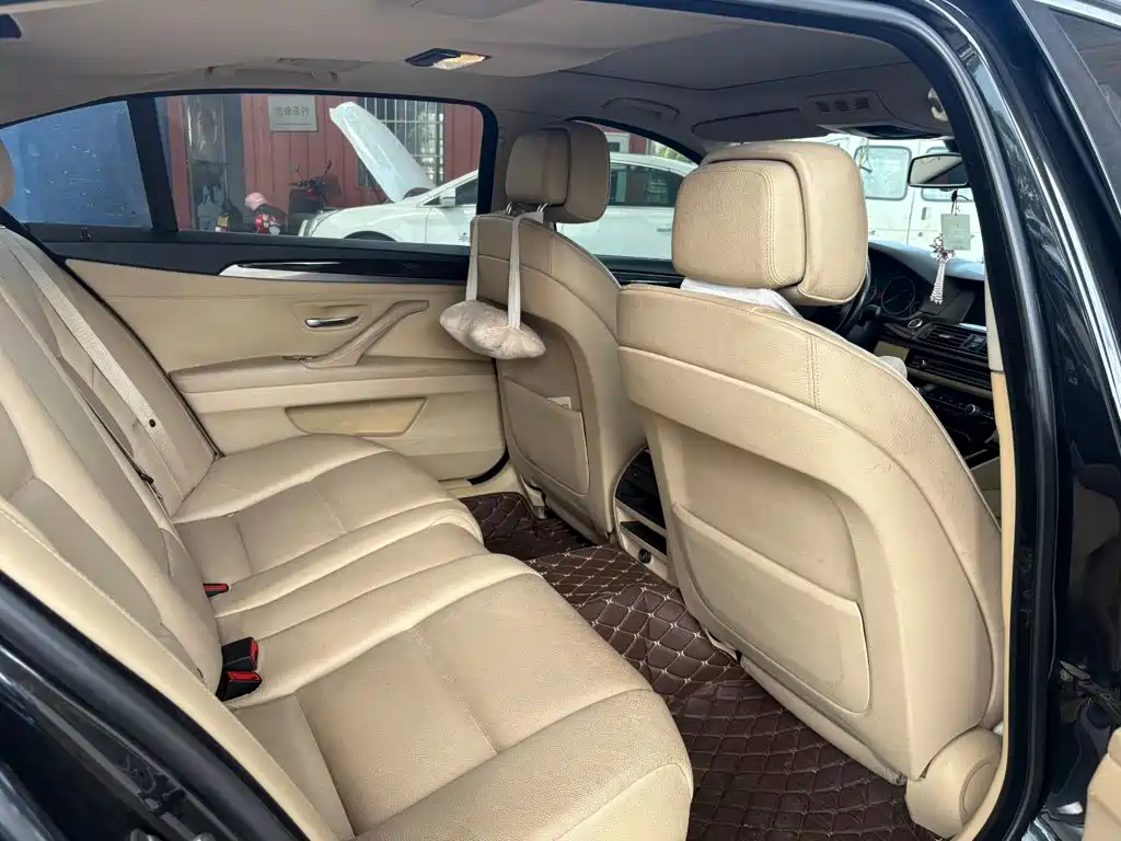 BMW 5 Series — миниатюра 6
