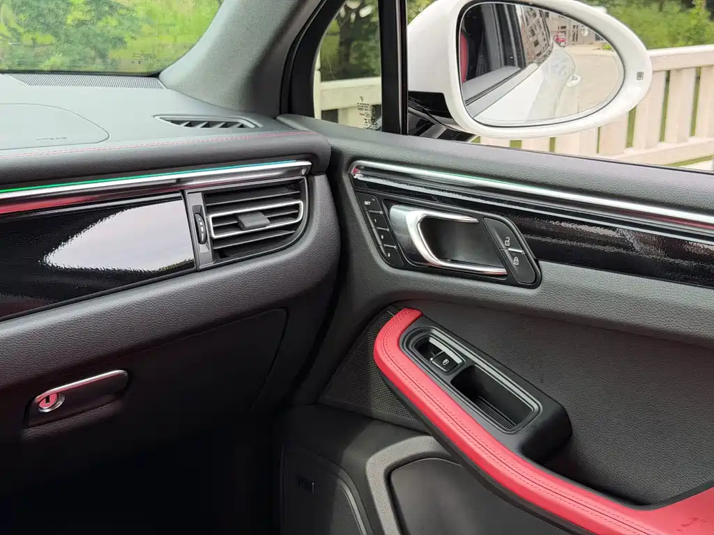Porsche Macan — миниатюра 9