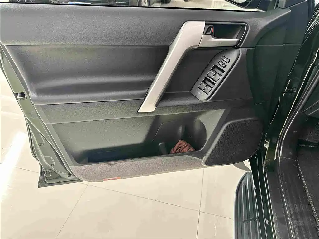 Toyota Prado — миниатюра 6